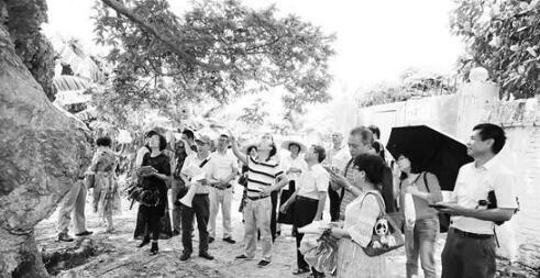 湛江坡头区文艺家深入农村 用文艺作品展示建设成果