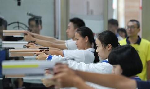 霞山区首届中小学生国防教育杯射击比赛收枪鸣金