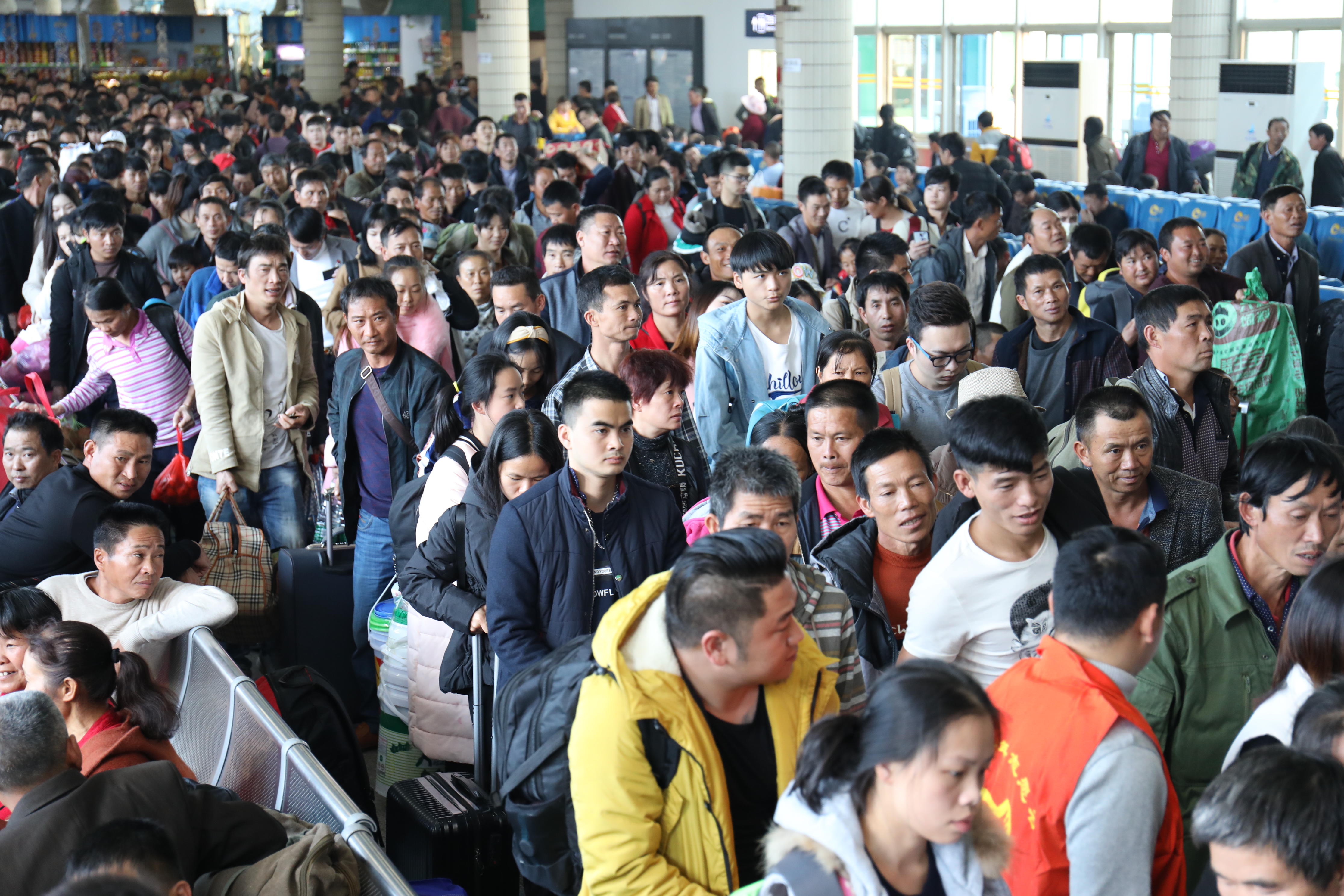 湛江站普铁春运不普通 40天发送旅客222553人次